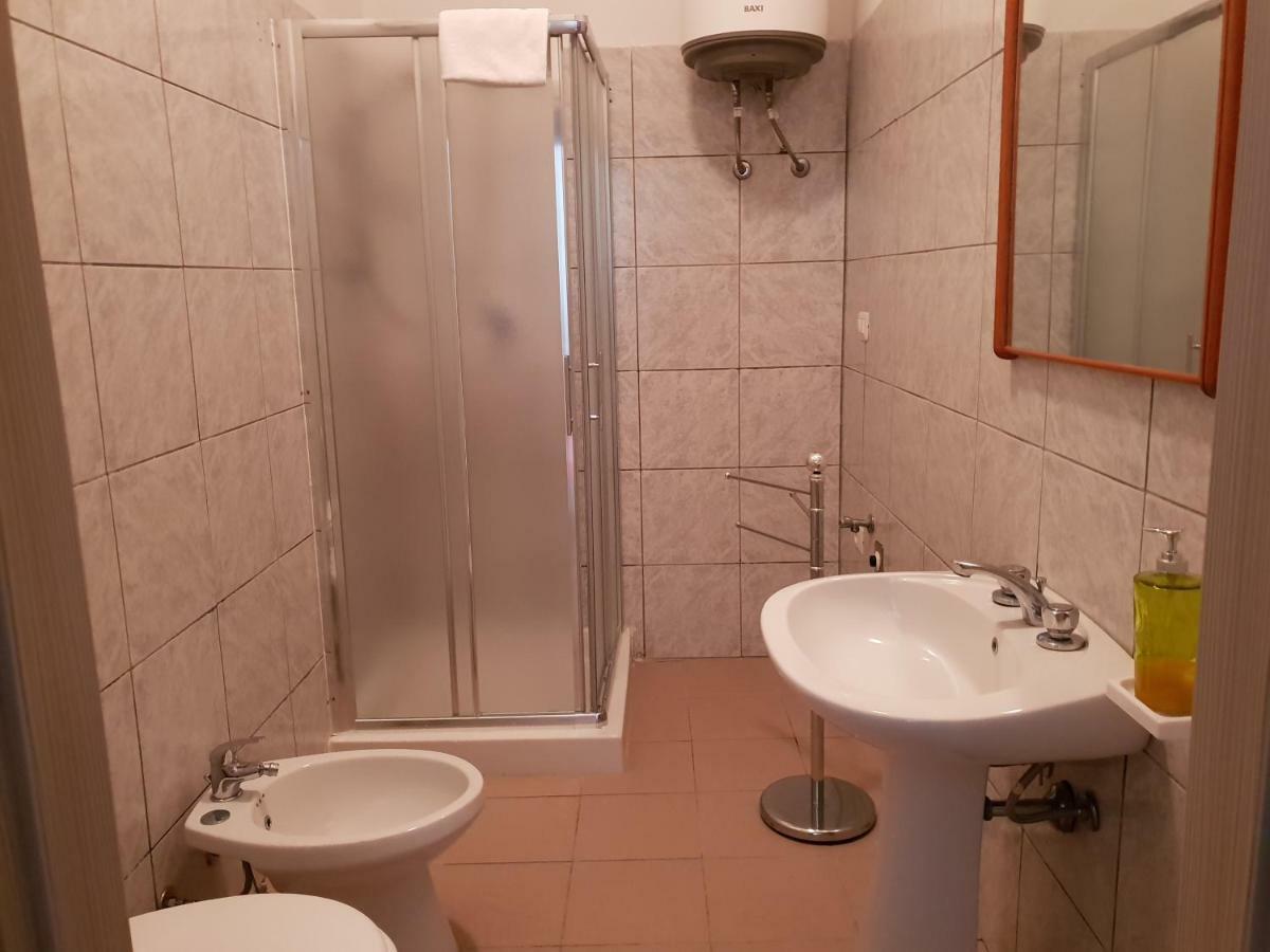 Red Ginger Apartment Ористано Екстериор снимка