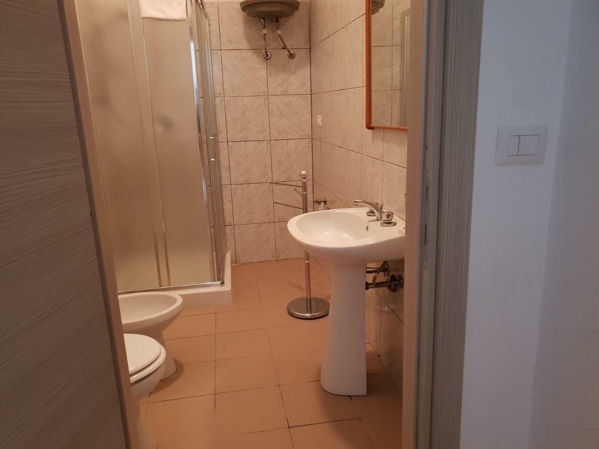 Red Ginger Apartment Ористано Екстериор снимка